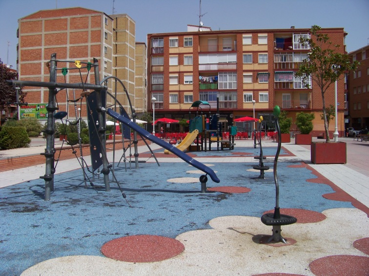 Parque de juegos infantiles. Plaza Lola Herrera